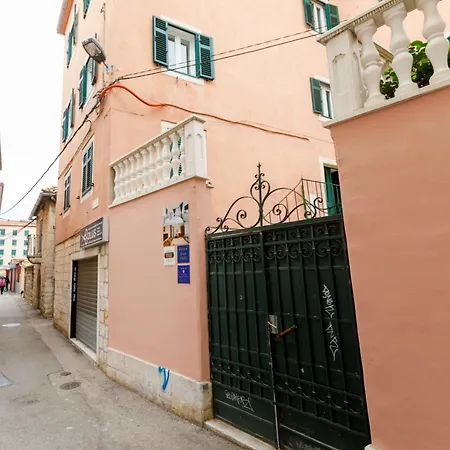 Apartament Position Theater Split